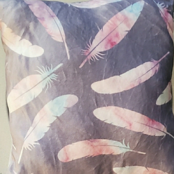 Other - 🦢 So soft!  Fabulous feather print throw pillow!
